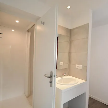 Хостел De La Roche - Champlon *