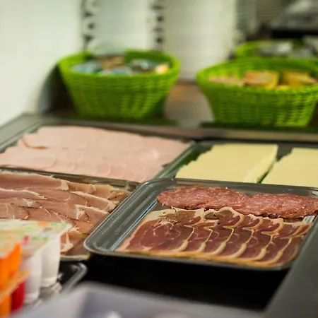 Хостел De La Roche - Champlon