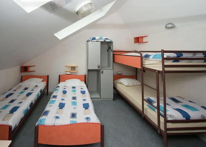 De La Roche - Champlon Ostello *